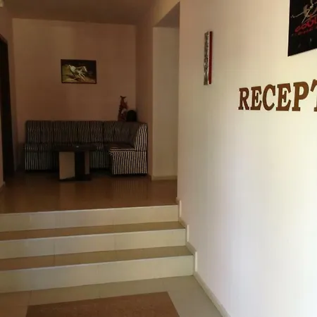 семеен катерини 酒店 辛尼莫雷特